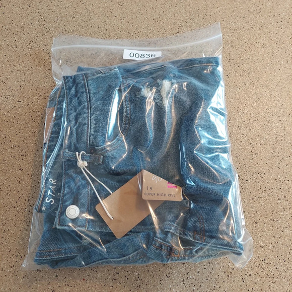 Super High Rise 90s Boyfriend Jeans NEW - Picture 13 of 13